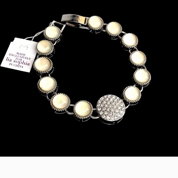 NWT Lia Sophia "Bay Breeze" Rhinestone & Mother of Pearl bracelet - Picture 6 of 8